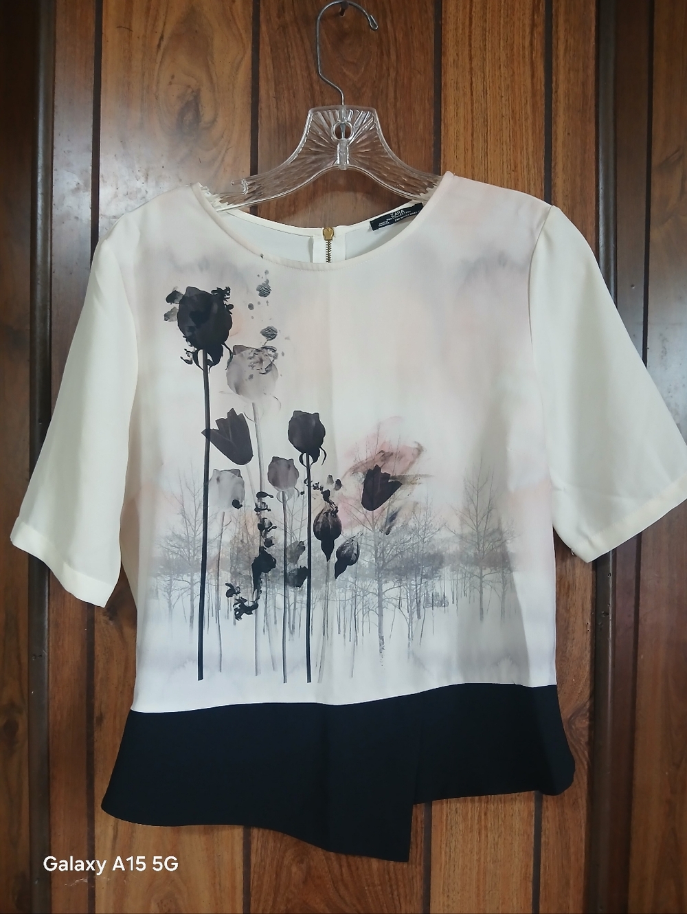 Rare Zara Women CollectionWoven Floral Print Short Sleeve Top in Ivory and Black